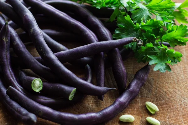 mor fasulye kabukları 