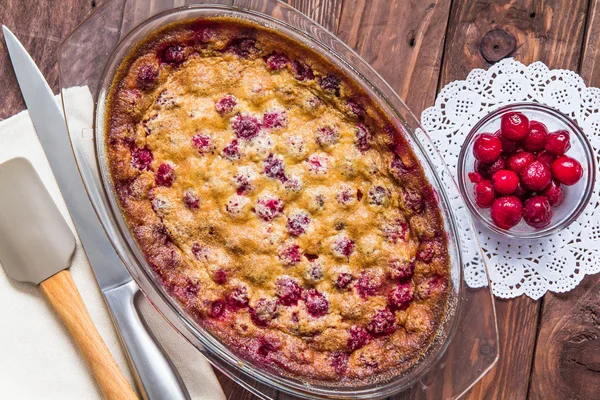 Kirschtorte im Teller — Stockfoto