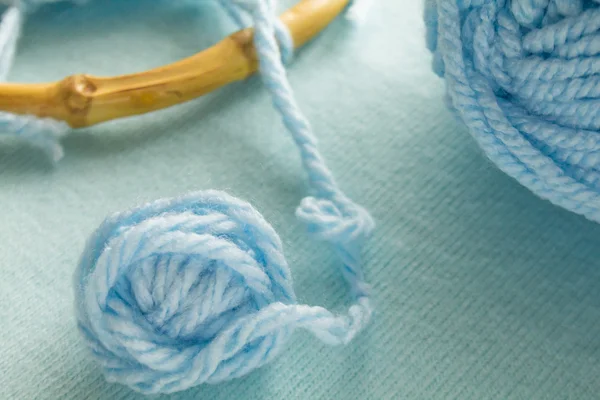 Arapsaçı mavi iplik