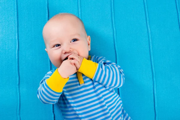 Baby boy on blue knitted blanket — Stock Photo, Image