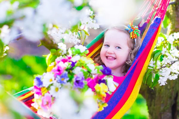 Little girl relaxing in a hammock — Stock Photo, Image