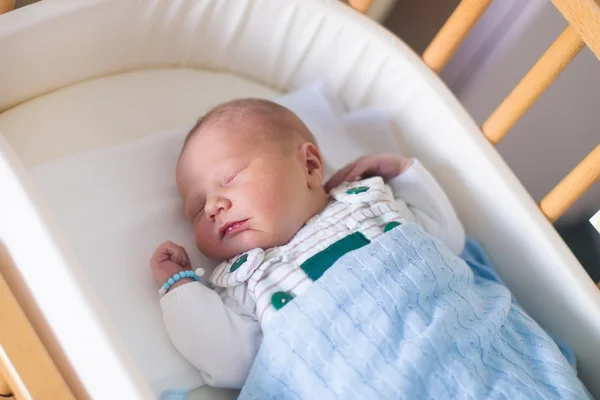 Newborn baby boy in hosptal cot — Stock Photo, Image