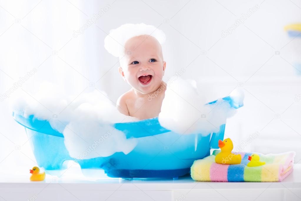 Bebe Tomando Banho Imagens De Stock Fotos De Bebe Tomando Banho Baixar No Depositphotos Bebe Tomando Banho Imagens De Stock Fotos De Bebe Tomando Banho Baixar No Depositphotos