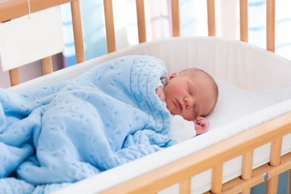 Newborn baby boy in hospital cot — Stock Photo, Image