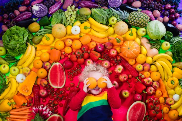 Nutrição saudável de frutas e vegetais para crianças — Fotografia de Stock