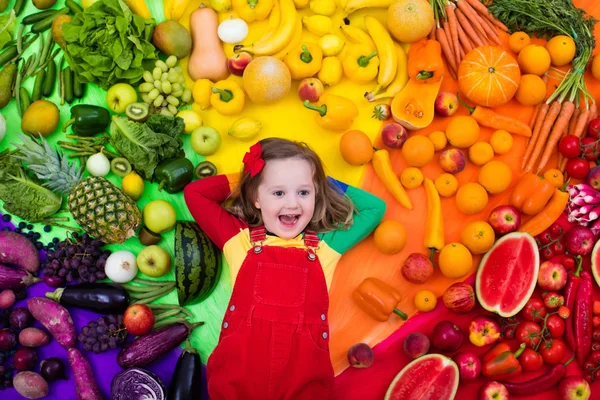 Hälsosamma frukt- och vegetabilisk kost för barn — Stockfoto