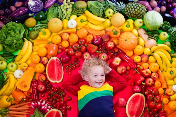 Nutrição saudável de frutas e vegetais para crianças — Fotografia de Stock