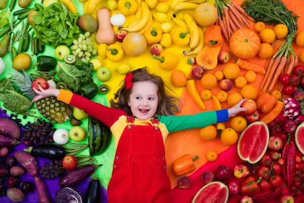 Nutrição saudável de frutas e vegetais para crianças — Fotografia de Stock