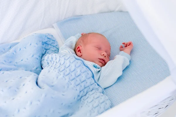 Newborn baby boy in white bassinet — 스톡 사진