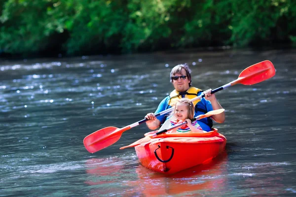 Father and child kayaking in summer — Stock Photo, Image