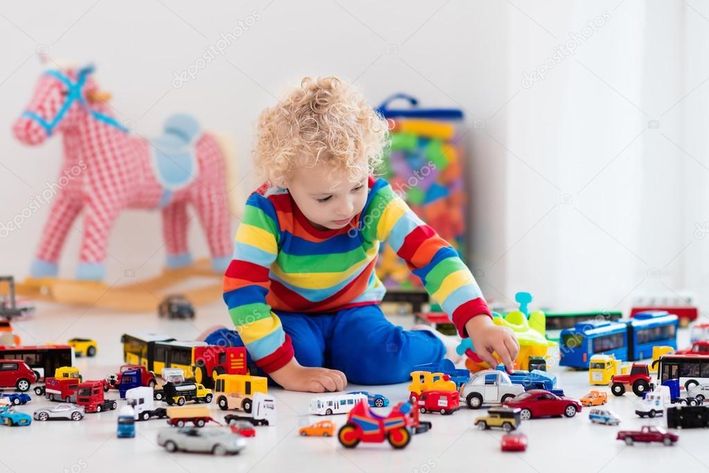 boys play toys