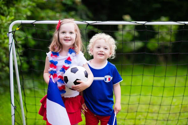 Glückliche Kinder, französische Fußballfans — Stockfoto