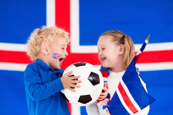 Szczęśliwy kids, kibiców piłki nożnej Islandii — Zdjęcie stockowe
