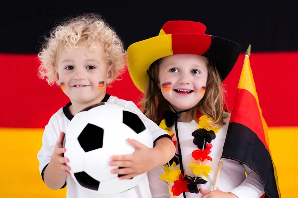 Szczęśliwy kids, niemiecki kibice — Zdjęcie stockowe