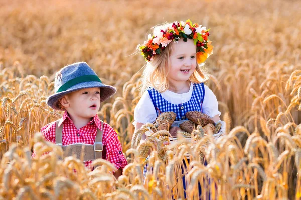 Kids in Bavarian costumes in wheat field — Stock Photo, Image