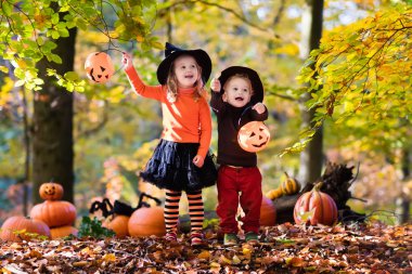 Halloween pumpkins çocuklarla