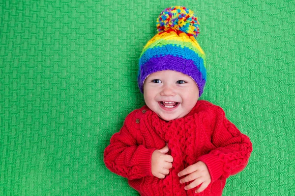 Bambino in caldo cappello a maglia — Foto Stock