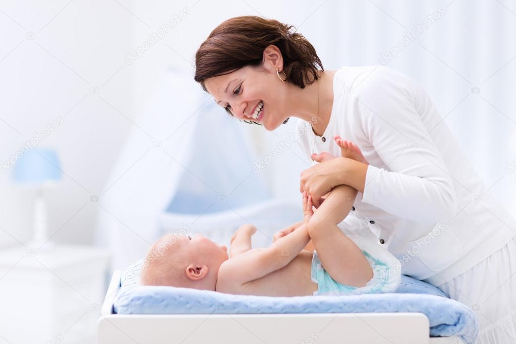 Mother and baby on changing table — Stock Photo © FamVeldman 119856648