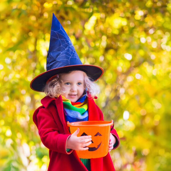 Little girl on Halloween trick or treat