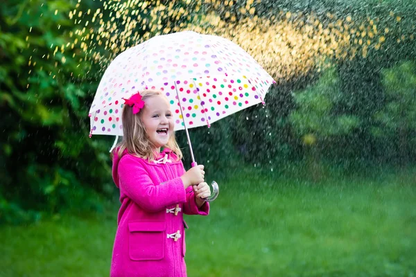 Little girl with umbrella in the rain — Stock Photo, Image