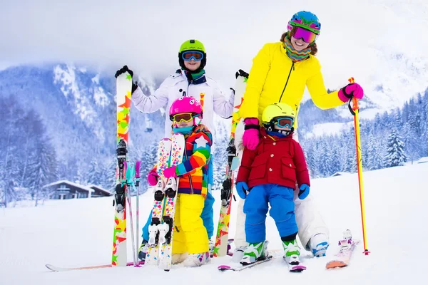 Family with children on winter ski vacation — Stock Photo, Image