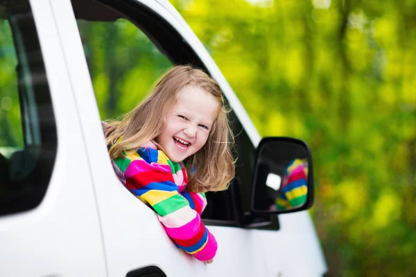 Little girl sitting in white car — Stock Photo, Image