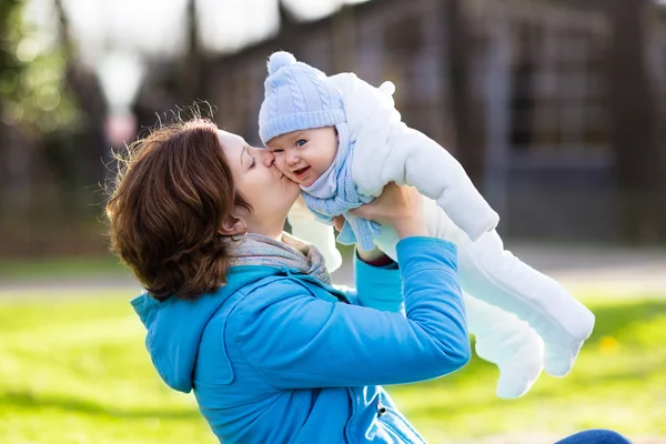 Mother and baby in autumn park — Stok fotoğraf