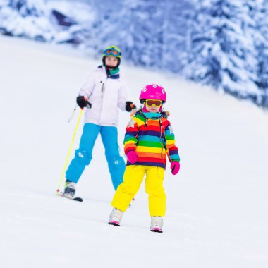 Dağlarda Kayak çocuklar