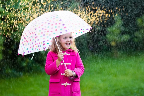 Little girl with umbrella in the rain — Stock Photo, Image