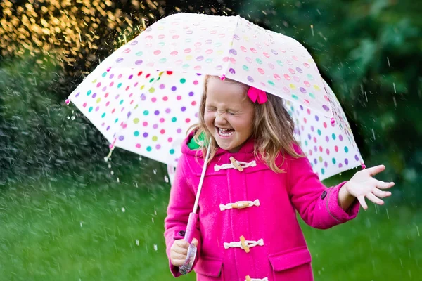 Little girl with umbrella in the rain — Stock Photo, Image