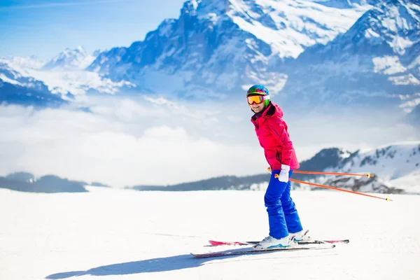 Young woman skiing in the mountains. — Stock Photo, Image