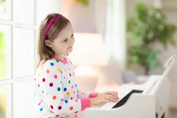 Kind Beim Klavierspielen Kinder Musizieren Klassische Bildung Für Kinder Kunstunterricht — Stockfoto