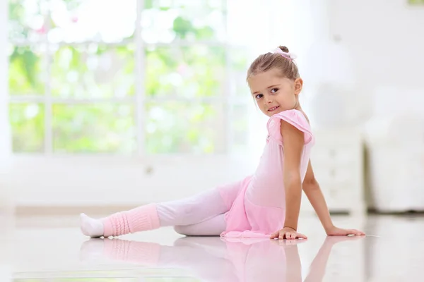 Estudio Ballet Infantil Bailarina Clase Baile Linda Chica Tutú Rosa —  Fotos de Stock