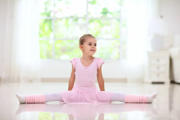 Estudio Ballet Infantil Bailarina Clase Baile Linda Chica Tutú Rosa — Foto de Stock