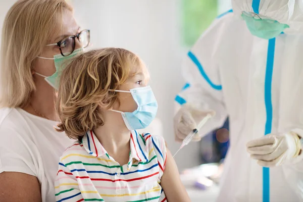 Coronavirus Vaccine Injection Kid Doctor Office Child Covid Vaccination Hospital — Stock Photo, Image