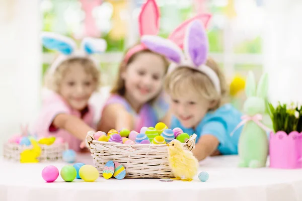 Kids Dyeing Easter Eggs Children Bunny Ears Dye Colorful Egg — Stock Photo, Image