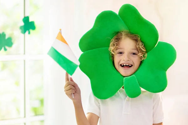 Familie Viert Patrick Day Ierse Vakantie Cultuur Traditie Kinderen Dragen — Stockfoto