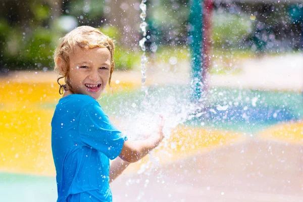 Child Playing Tip Bucket Water Park Kids Play Splash Dump — Stock Photo, Image