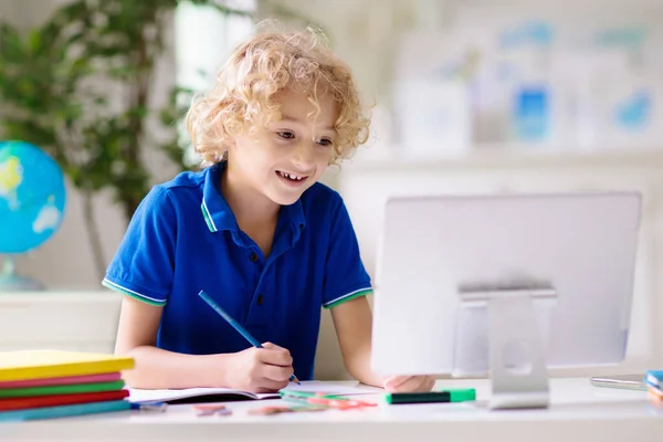 Aprendizagem Remota Online Crianças Escola Com Computador Tendo Vídeo Conferência — Fotografia de Stock