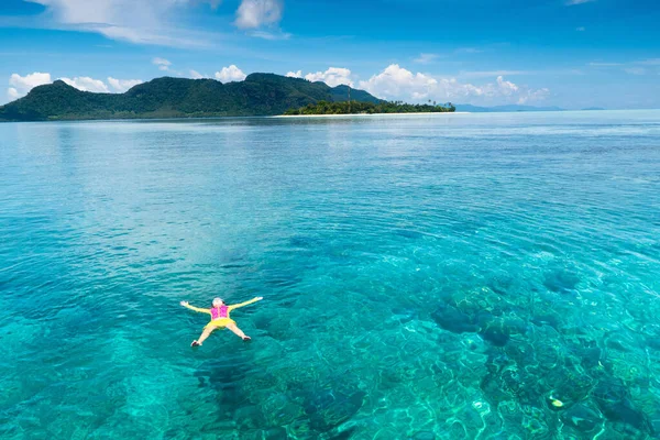 Kinder Schnorcheln Strandspaß Kinder Schnorcheln Tropischen Meer Familienurlaub Auf Einer — Stockfoto