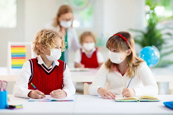 Kinderen Met Gezichtsmasker Klas Kind Terug Naar School Afsluiting Van — Stockfoto