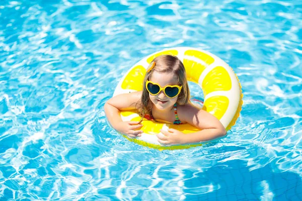 Niño Piscina Anillo Limón Amarillo Inflable Niña Aprendiendo Nadar Con — Foto de Stock