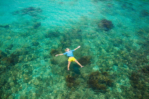 Niños Haciendo Snorkel Playa Divertida Los Niños Buceando Mar Tropical —  Fotos de Stock