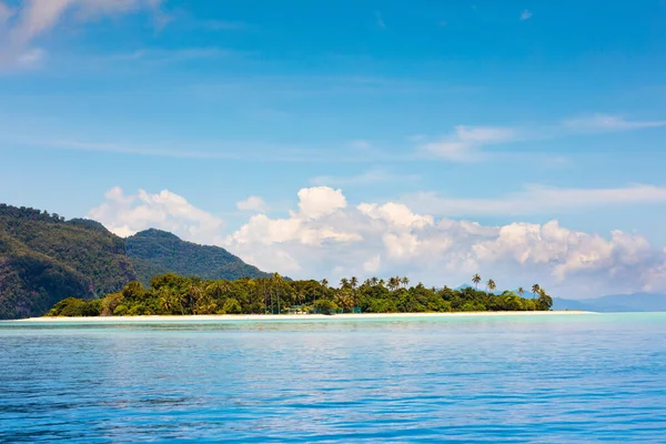 Tropische Insel Mit Kokospalmen Spaß Strand Und Meer Malerischer Blick — Stockfoto