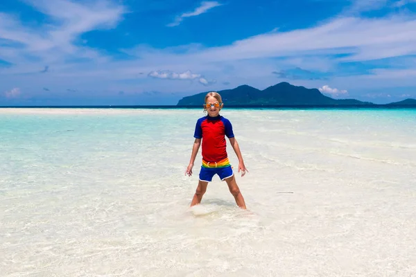 Enfants Jouant Sur Plage Tropicale Les Enfants Nagent Jouent Mer — Photo