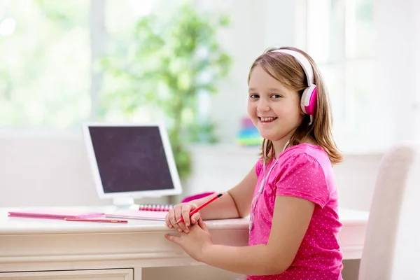 Fjärrundervisning Online Skolbarn Hörlurar Med Dator Som Har Videokonferens Chatt — Stockfoto