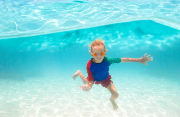 Snorkel Infantil Miúdos Nadam Debaixo Água Praia Mar Férias Verão — Fotografia de Stock