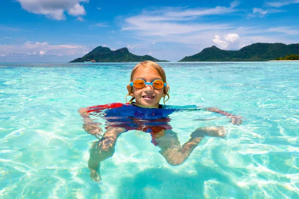 Kids Playing Tropical Beach Children Swim Play Sea Summer Family — Stock Photo, Image