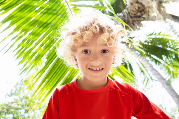 Beach Summer Fun Curly Blond Boy Palm Tree Kids Play — Stock Photo, Image