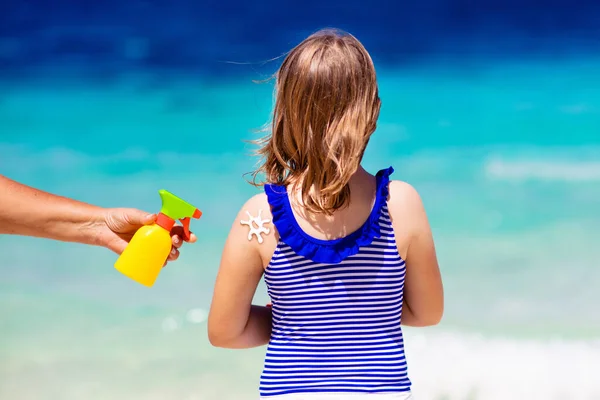 Mom Applying Sunscreen Child Safe Beach Sun Tan Fun Protection — Stock Photo, Image